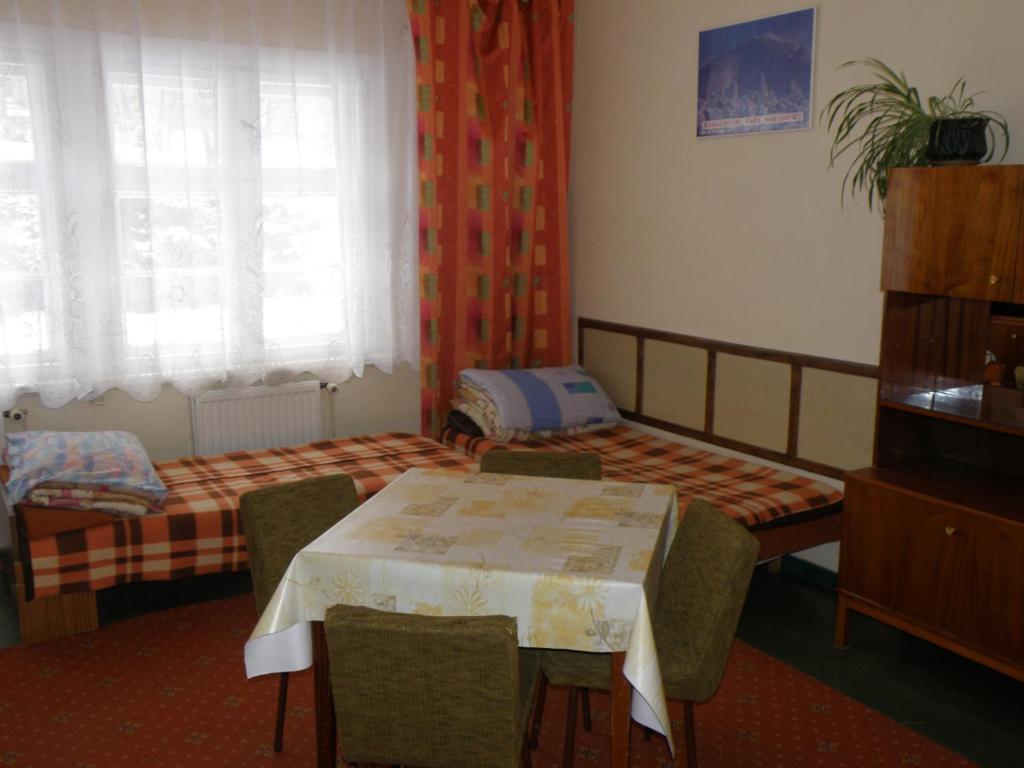 Szkolne Schronisko Mlodziezowe Zloty Widok Hostel Piechowice  Buitenkant foto