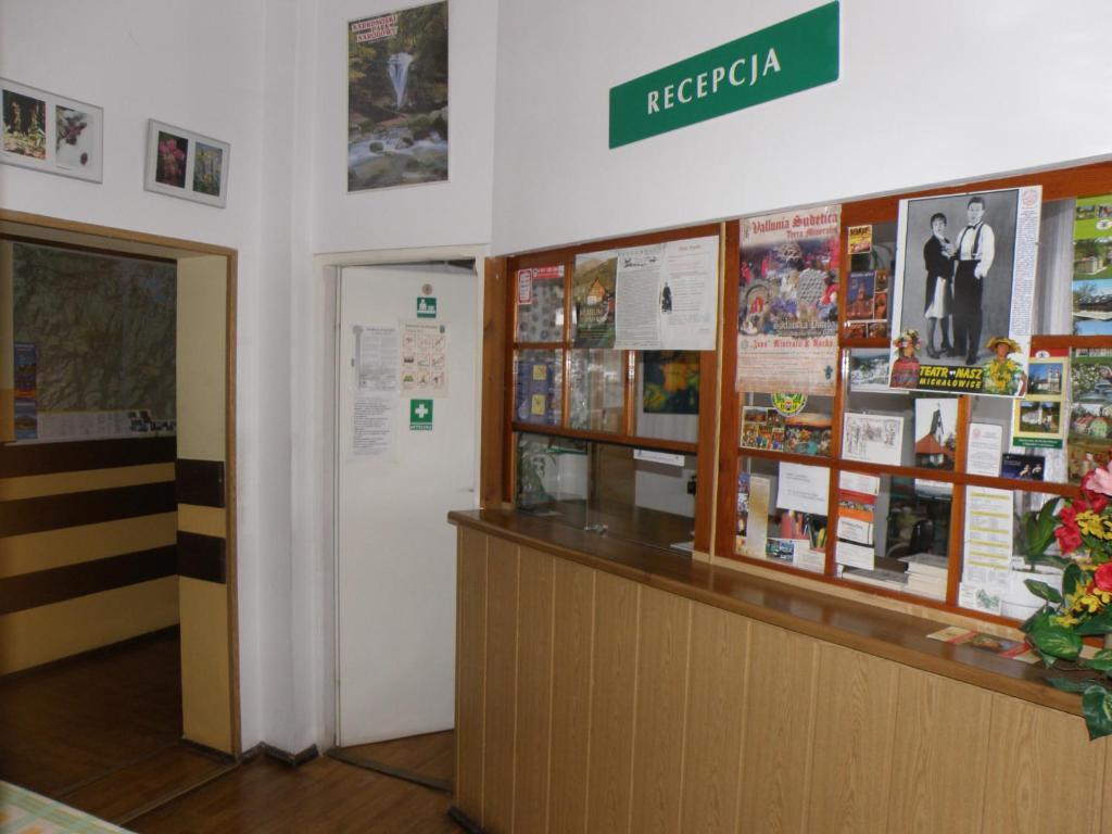 Szkolne Schronisko Mlodziezowe Zloty Widok Hostel Piechowice  Buitenkant foto